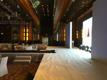 上海服裝發(fā)布會(huì)策劃與舞臺(tái)搭建指南 成像燈租賃與展覽服務(wù)解析